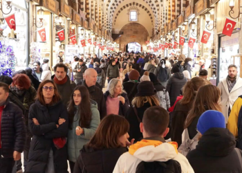 İstanbul'da yılbaşı alışverişinin adresi Mısır Çarşısı oldu
