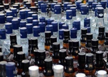 Zeytinburnu'nda sahte içki operasyonu: 300 litre ele geçirildi
