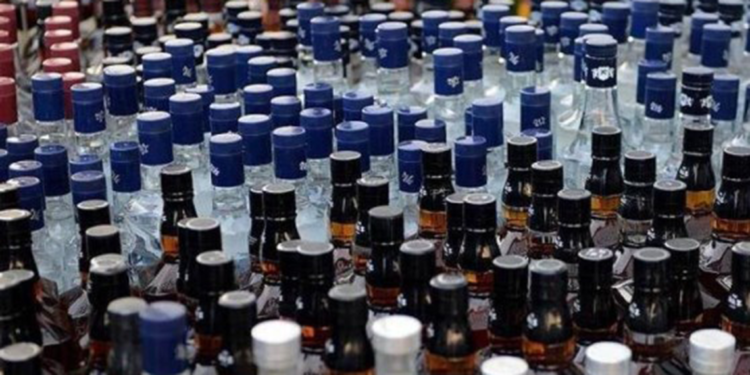 Zeytinburnu'nda sahte içki operasyonu: 300 litre ele geçirildi