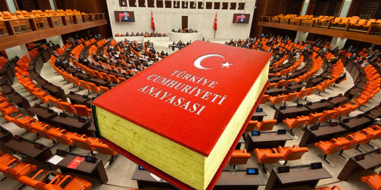 Esaretin gölgesinde Anayasa