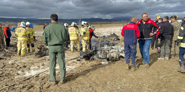 Isparta'da askeri helikopter düştü; 6 şehit var