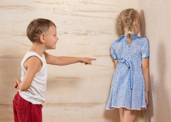 Çocuklar arasında kavgalar ve barışmalar