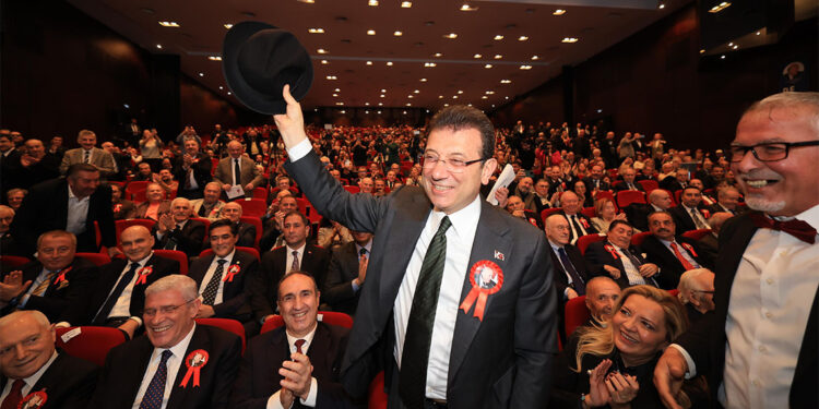 Demirel ve Ecevit gergin dönemlerde zorlu bir rekabet sürdürdüler