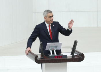 Bakan Memişoğlu ile milletvekilleri arasında mitomani tartışması