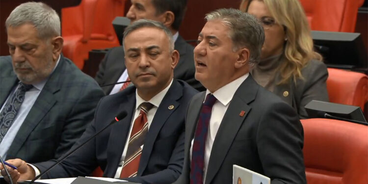 Asgari ücreti konuşmayan gündemi kabul etmiyoruz