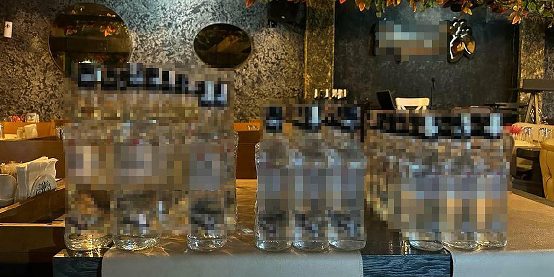 Türk Mühendis ve Mimar Odaları Birliği (TMMOB) Gıda Mühendisleri Odası İzmir Şube Başkanı Ulaş Kırım, "Merdiven altı sahte alkol üretimleri artıyor. Riskli yerlerden biri de toplu tüketim yerleri" dedi.