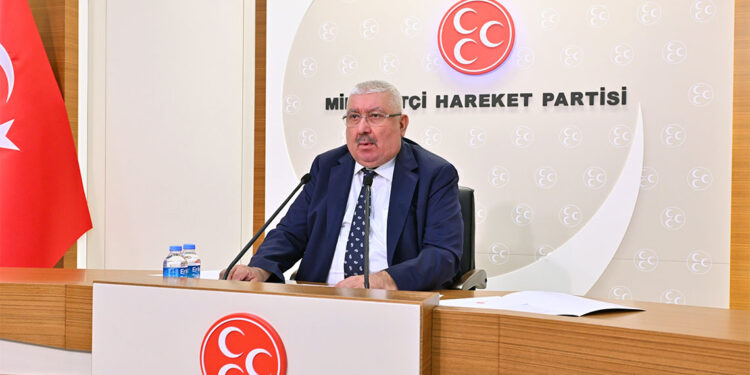 Özel, CHP'yi siyasi çıkmaza sürüklemektedir