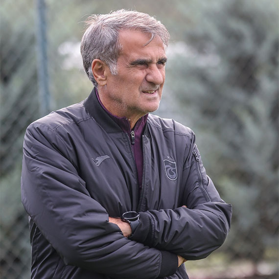 Futbolun özünü bozarsanız tadını da bozarsınız diyen Trabzonspor Teknik Direktörü Şenol Güneş bordo mavili kulübün Aralık ayı dergisine açıklamalarda bulundu.
