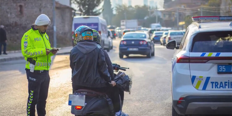 2 milyon 803 bin araçta denetim; 454 bin sürücüye ceza