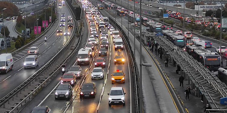 Anadolu Yakası'nda trafik yoğunluğu