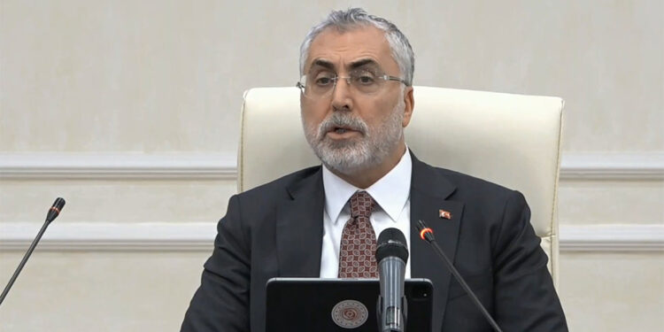 Asgari ücret 22 bin 104 TL oldu