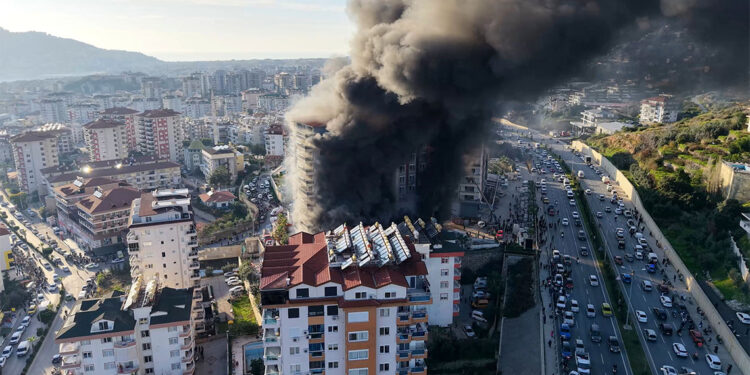 Alanya'daki inşaat yangınının bilançosu ağır