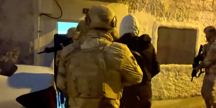 Gürz-35 operasyonlarında 42 şüpheli yakalandı