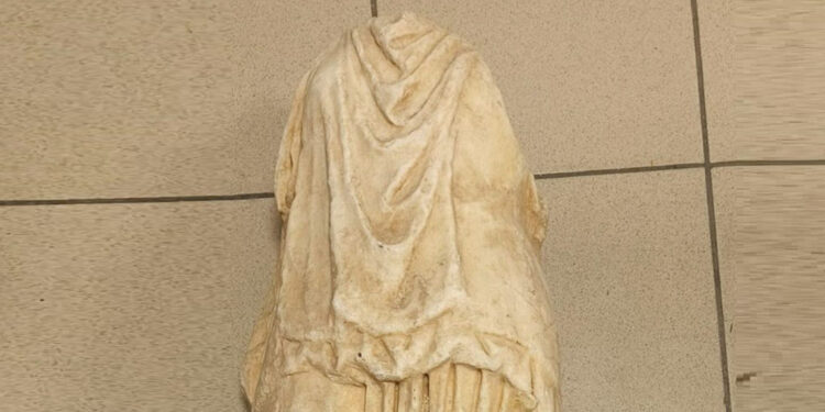 2 bin yıllık antik Yunan heykeli çöp poşetinde bulundu