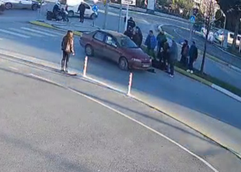2 otomobilin 5 dakika arayla çarptığı yaya, ağır yaralandı