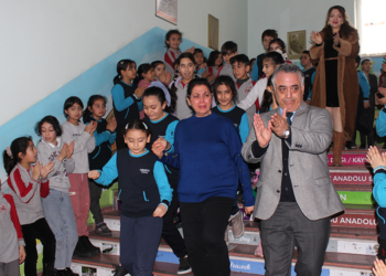 38 yıllık sınıf öğretmenine, Ferdi Tayfur şarkılı veda