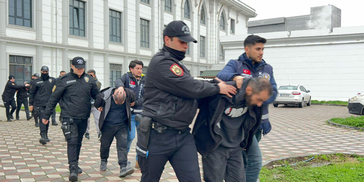 Fabrikalardan 2 milyon TL'lik vurgun yapan hırsızlar yakalandı