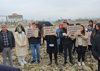 51 kişinin öldüğü 2 binanın müteahhidi tahliye edildi; aileler karara tepkili