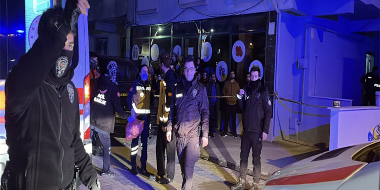 6 ay önce bıçakla yaraladığı eşini tüfekle öldüren koca, tutuklandı