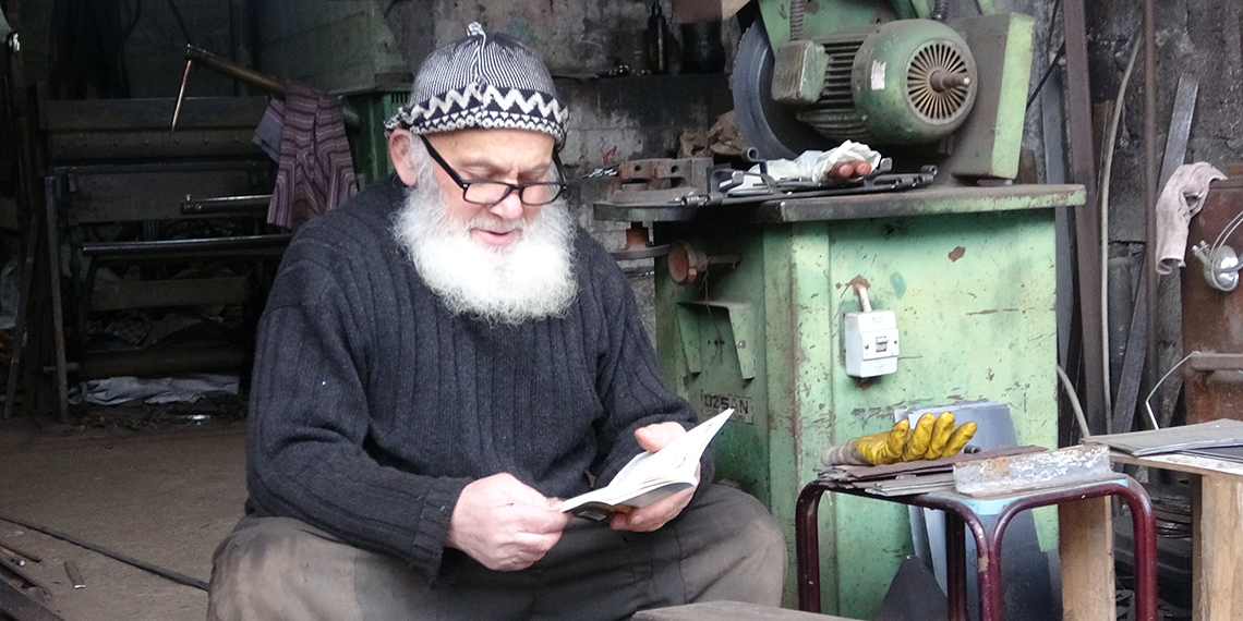 78 yaşındaki soba ustasının kitap tutkusu