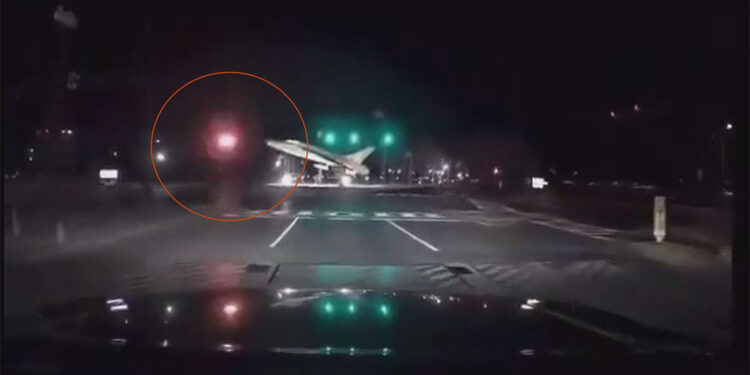 ABD'de uçak ile askeri helikopter çarpıştı