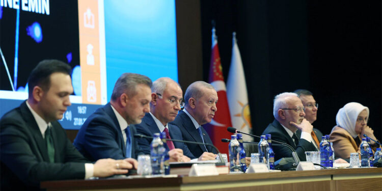 AK Parti MKYK'da otel yangını değerlendirmesi