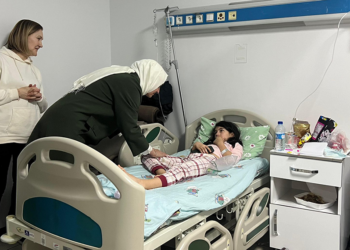 AK Parti’li Kaya, Bolu'daki yangında yaralananları ziyaret etti