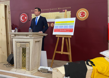 AK Parti'li Osman Gökçek'ten 'tabutlu' basın açıklaması
