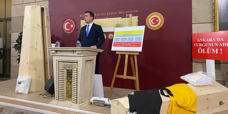 AK Parti'li Osman Gökçek'ten 'tabutlu' basın açıklaması