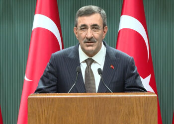 Türk basını zorlukların tam ortasına adım atmıştır