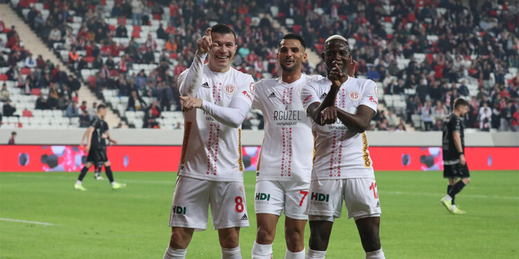 Antalyaspor kupaya galibiyetle başladı