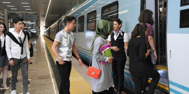 Ara tatilde YHT'lere ek sefer