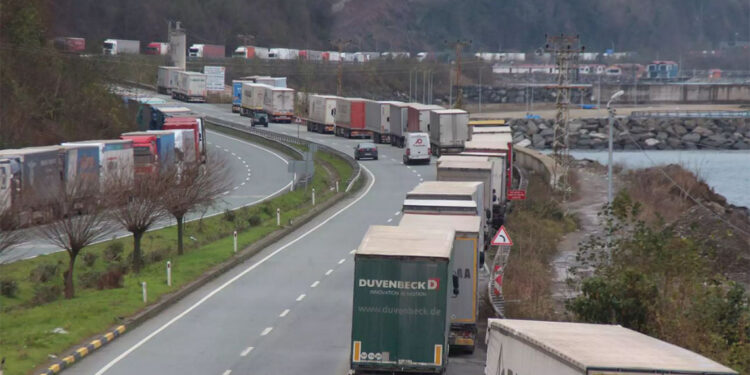 Sarp Sınır Kapısı'ndan 5 milyonu aşkın yolcu geçişi oldu