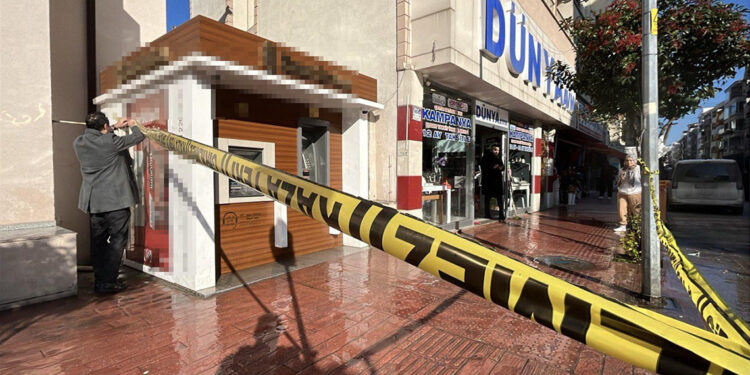 ATM önünde sıra beklerken silahlı saldırıya uğradı