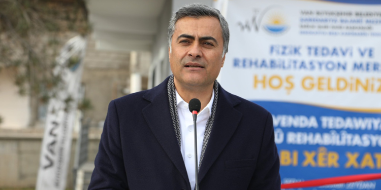 Abdullan Zeydan'ın 8 yıl hapisle yargılandığı dava ertelendi