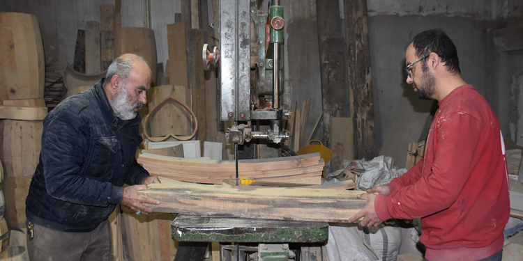 Ahşap fıçı ustası, mesleğini oğluna miras bırakacak