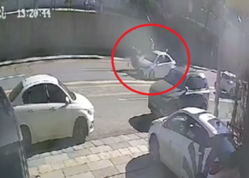 Ankara'da otomobilin çarptığı motosikletli kurye öldü; kaza kamerada