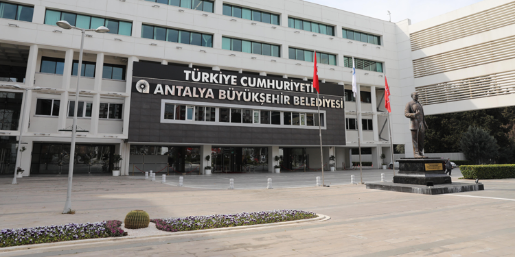 Antalya Büyükşehir Belediyesi'nde 2 bin personelin emeklilikleri istendi
