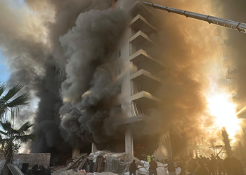 Antalya'da 9 katlı otel inşaatında yangın; mahsur kalan işçiler kurtarıldı