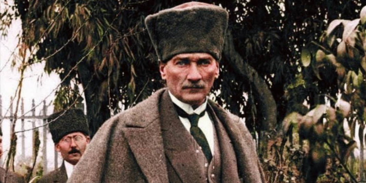Atatürk'ümüze hakaret edilemez!