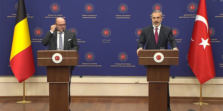 Türkiye'nin bütünlüğünü tehdit altına alan unsurlar ülkeyi terk etmeli