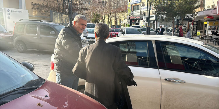 Bankacının dikkati sayesinde dolandırılmaktan kurtuldu