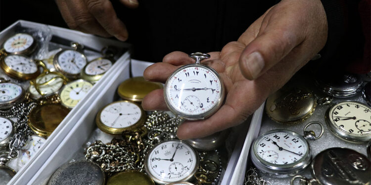 Beğendiği saatleri satmayıp 500 parçalık koleksiyon oluşturdu