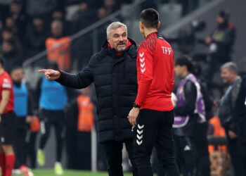 Hakem maçın sonucuna etki etmek istedi