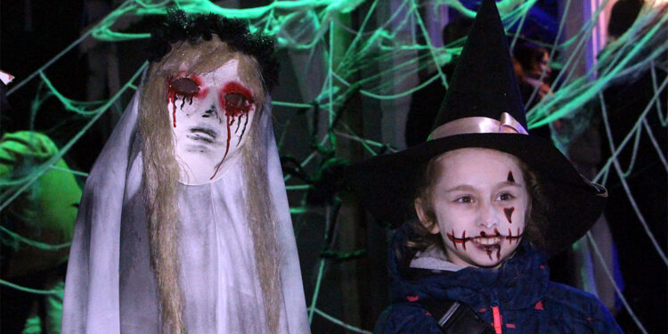 Bin yıllık Balkan geleneği 'Koleda', renkli görüntülerle kutlandı