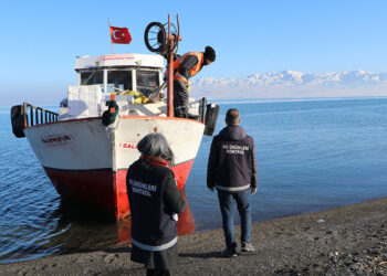 Erçek Gölü balıkçıların geçim kaynağı oldu