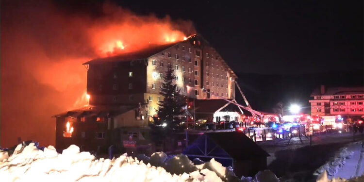 Kartalkaya'da otel yangını; 3 ölü 31 yaralı