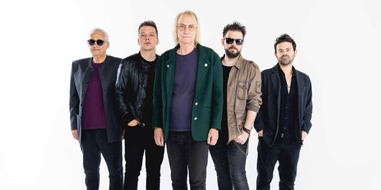 Bulutsuzluk Özlemi 40'ıncı yıl Turnesi'yle yollarda