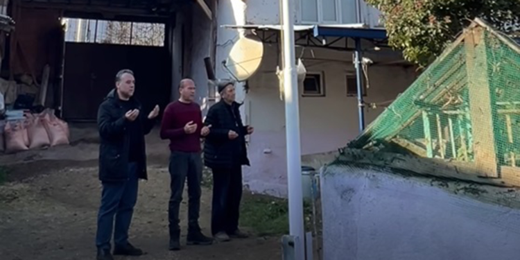 Bahçelerine defnedilen 3 şehidin mezarını 103 yıldır koruyorlar