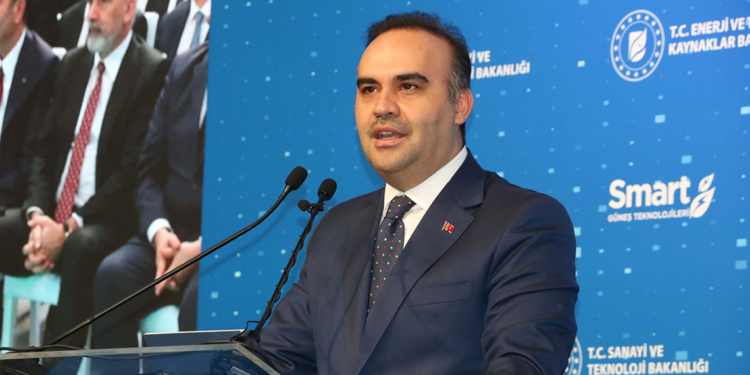 Bakan Kacır ve Bakan Bayraktar, İzmir'de tesis açılışına katıldı